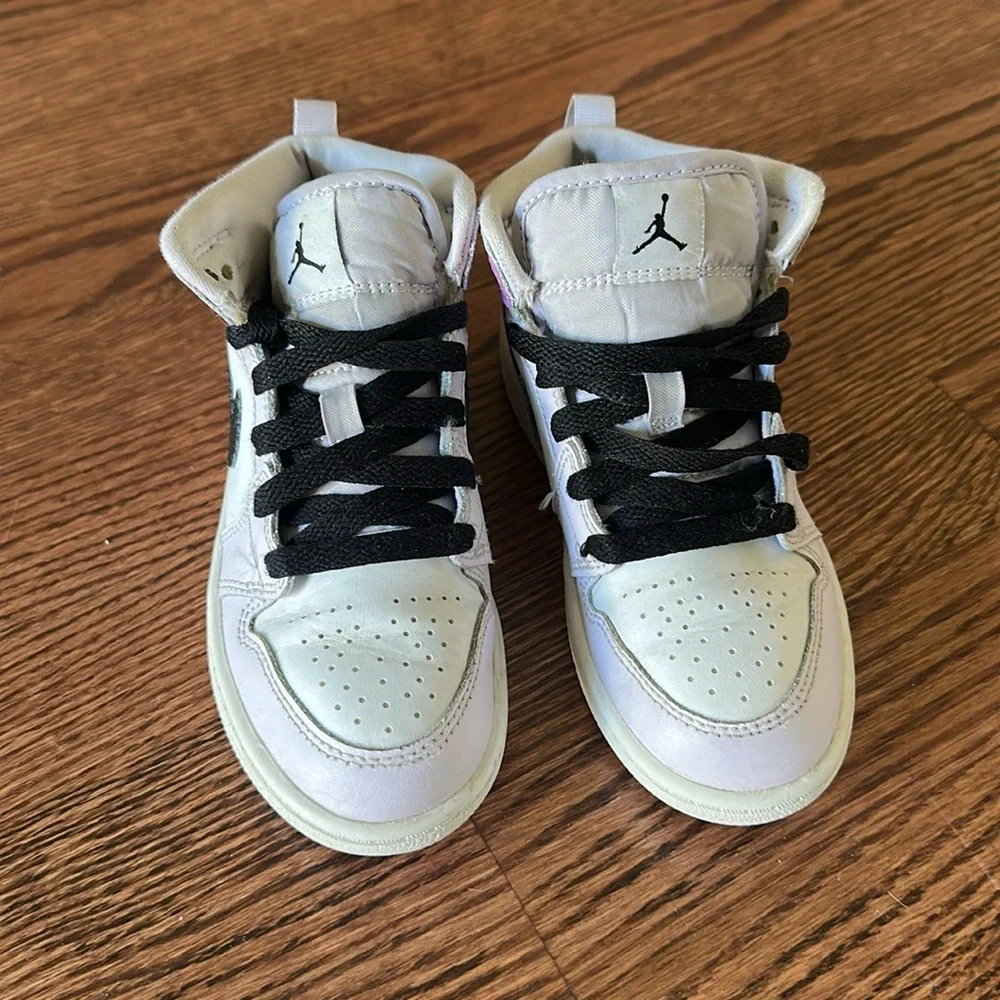 Nike Girls Jordan Mid 1 Little Kid Sneakers